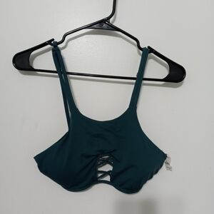 Coastal Waves Bikini Top Crisscross Front Double Straps. Removable Pads